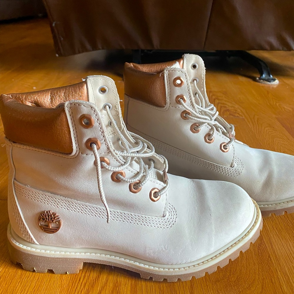 Womens Timberlands, barely worn!